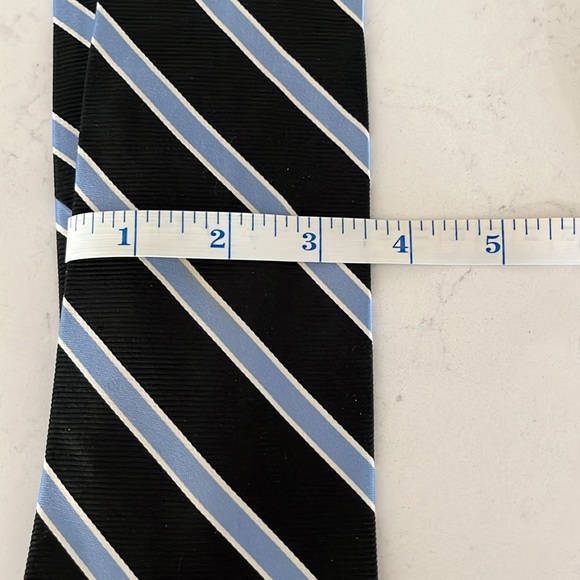 Brooks Brothers Pure Silk Tie - Picture 4 of 4